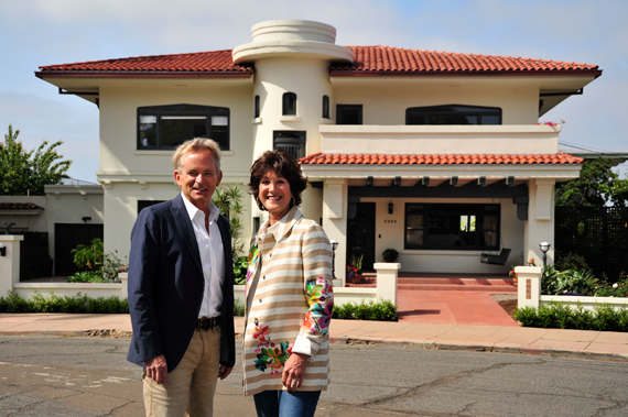 Don Fay and Laura Wile in front of the Swan House, 2018